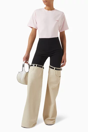 تي شيرت بقصة مربعة وشعار الماركة قطن