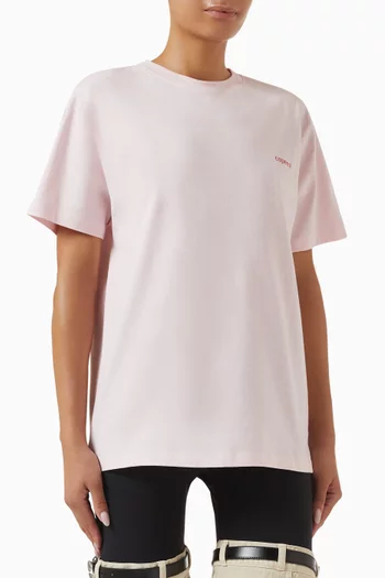 تي شيرت بقصة مربعة وشعار الماركة قطن