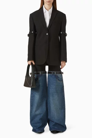 جاكيت بحزام وشعار الماركة