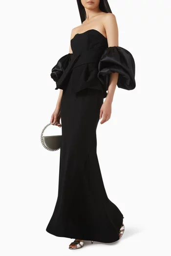 فستان سهرة بأكتاف مكشوفة وتصميم مشد