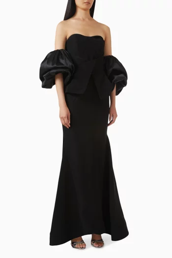 فستان سهرة بأكتاف مكشوفة وتصميم مشد