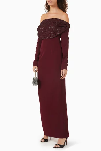 فستان سهرة بأكتاف مكشوفة وتطريزات