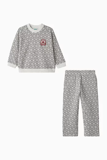 بدلة رياضية بطبعة شعار الماركة