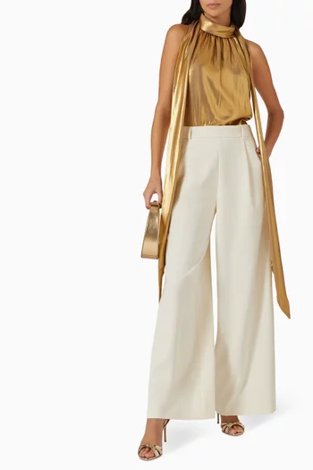 بلوزة هاتي بفتحة رقبة بوشاح