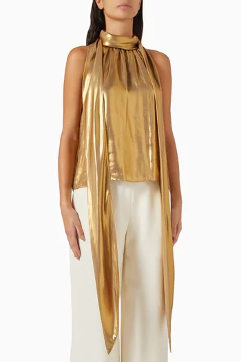 بلوزة هاتي بفتحة رقبة بوشاح