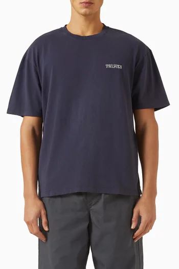 تي شيرت مزين بشعار الماركة قطن