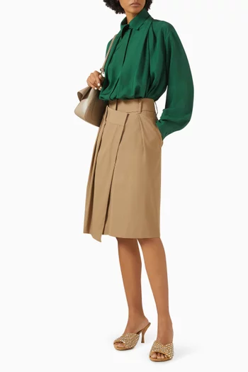 قميص بأكمام طويلة ودرابيه