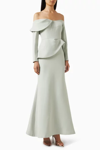 فستان بأكتاف مكشوفة