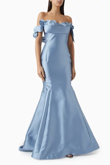 فستان مزين ببتلات زهور تفتا