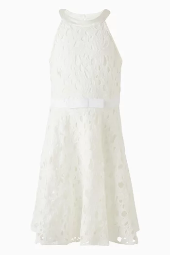 فستان بلا أكمام دانتيل