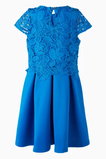 فستان دانتيل وطيات