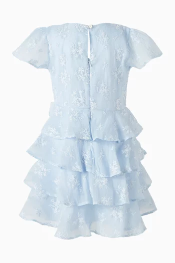 فستان بطبقات وأكمام كشكش