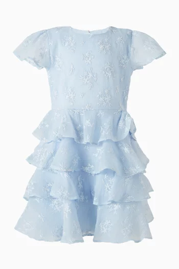 فستان بطبقات وأكمام كشكش