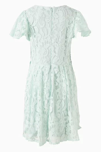 فستان بأكمام كشكش