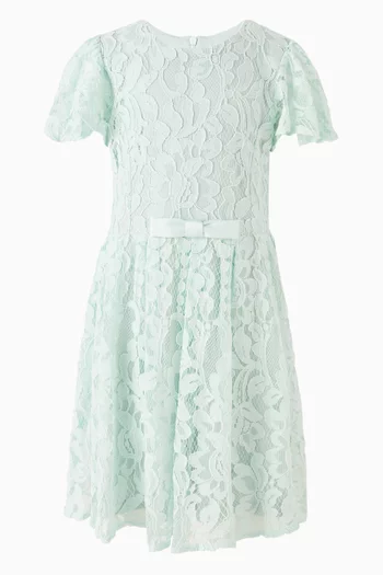 فستان بأكمام كشكش