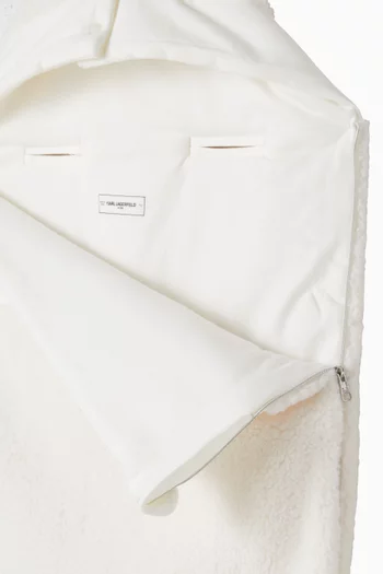 كيس نوم بتطريز شعار الماركة فرو