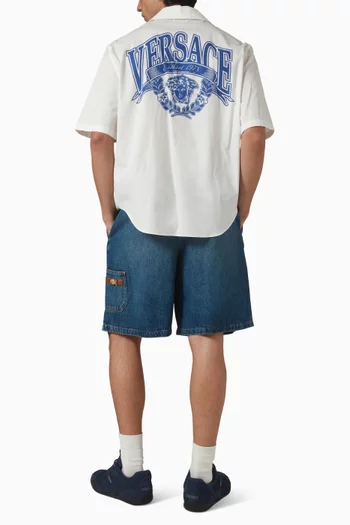 قميص بتصميم جامعي بشعار ميدوسا قطن بوبلين