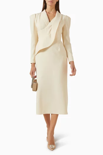 فستان متوسط الطول بفتحة رقبة V