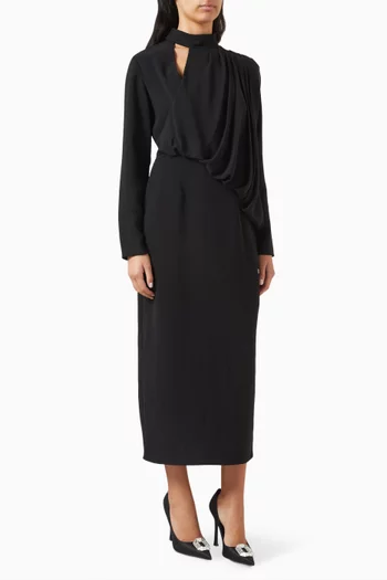 فستان متوسط الطول بفتحات