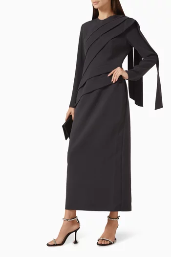 فستان متوسط الطول بطيّات