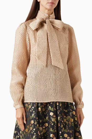 قميص بفتحة رقبة بوشاح قماش مجعد