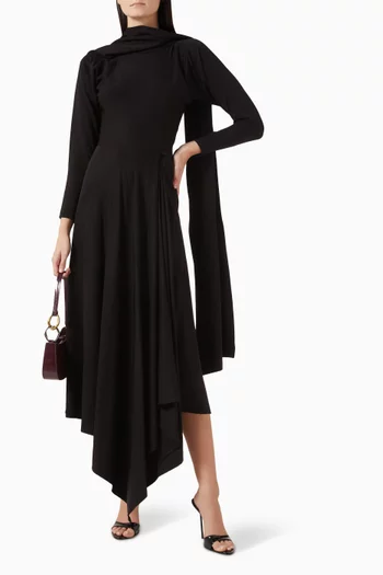 فستان إيرينا بشال وحافة غير متماثلة