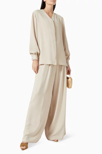 بلوزة فاين بفتحة رقبة على شكل V