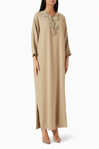 قفطان مزين بزهور بارزة