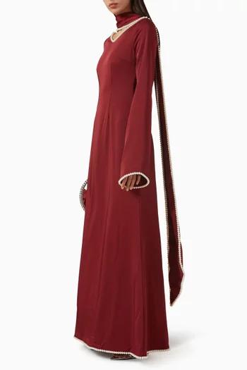 فستان طويل بفتحة رقبة بوشاح