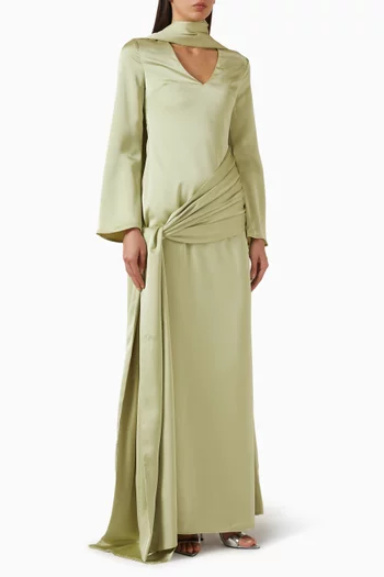 فستان طويل بدرابيه وفتحة رقبة بوشاح