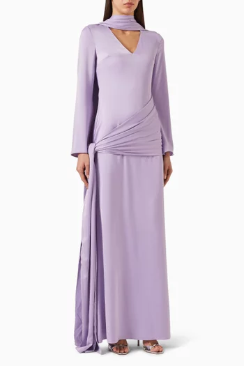 فستان طويل بدرابيه وفتحة رقبة بوشاح