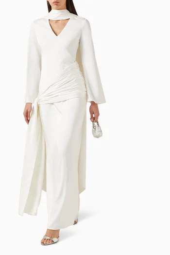 فستان طويل بدرابيه وفتحة رقبة بوشاح