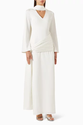 فستان طويل بدرابيه وفتحة رقبة بوشاح