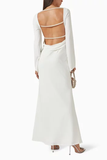 فستان طويل بحافة لؤلؤ