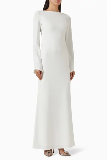 فستان طويل بحافة لؤلؤ