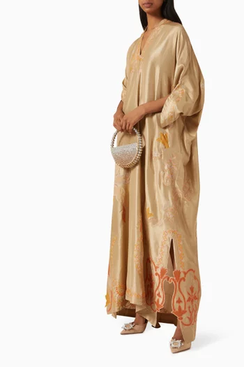 قفطان مزين بتطريزات