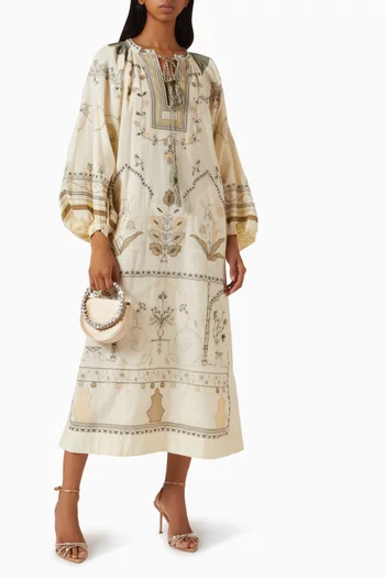 قفطان برباط تضييق وتطريزات