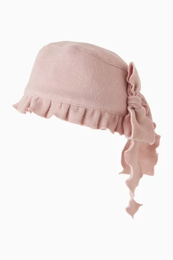 قبعة بحافة كشكش 