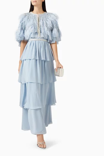 فستان متعدد الطبقات بكاب