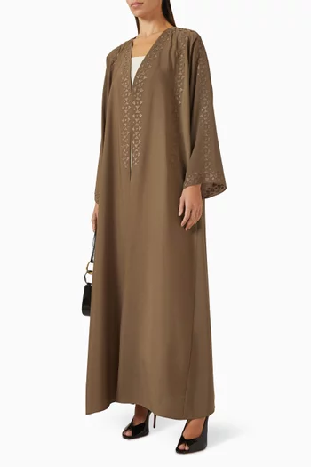 عباية مطرزة