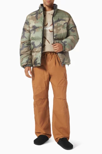 سترة منسوجة بشعار الماركة