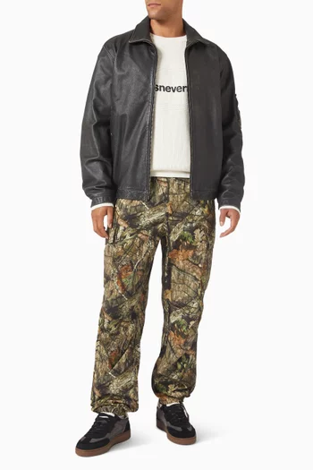 سترة منسوجة بشعار الماركة