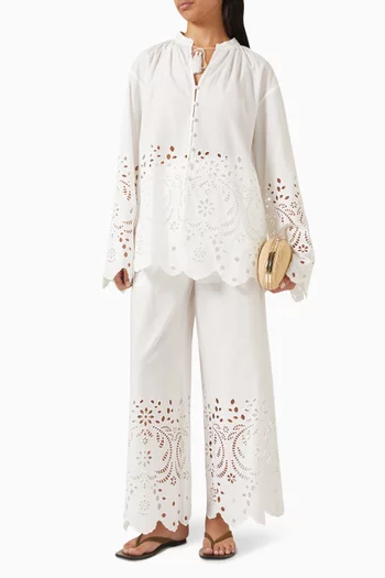 قميص بتطريزات إنجليزية