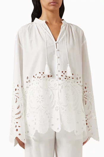 قميص بتطريزات إنجليزية