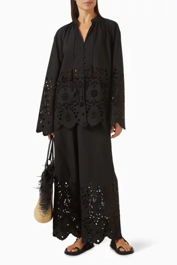 قميص بتطريزات إنجليزية