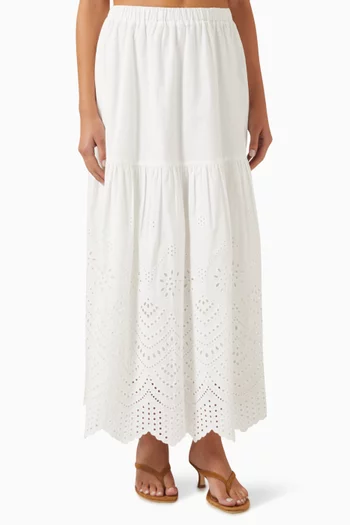 تنورة طويلة بتطريزات إنجليزية