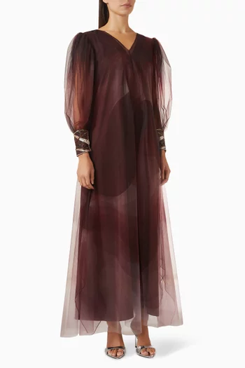 فستان طويل بتطريزات ونقشة مموجة