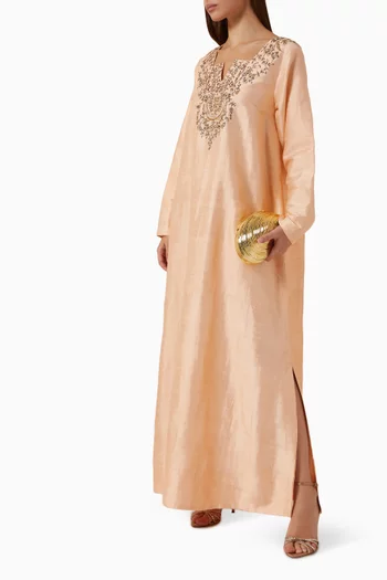 قفطان مطرز بالخرز