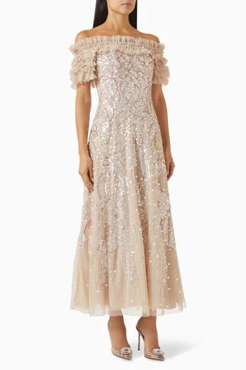 فستان سهرة بأكتاف مكشوفة وتطريزات بالترتر