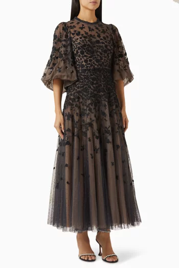 فستان سهرة سيليا بفتحة رقبة مستديرة ونقشة ورود تول